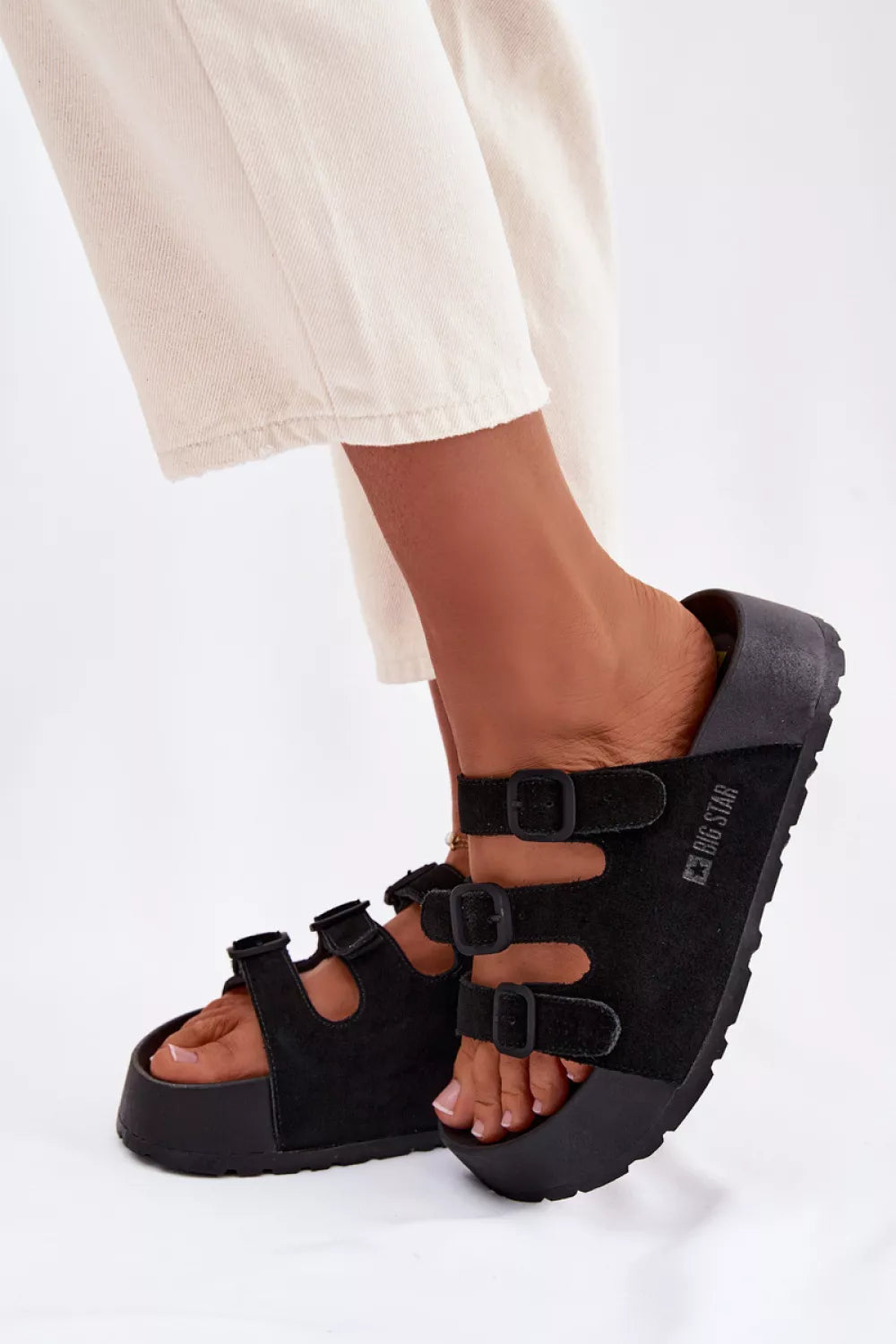 Šlepetės per pirštą modelis 226347 Step in style