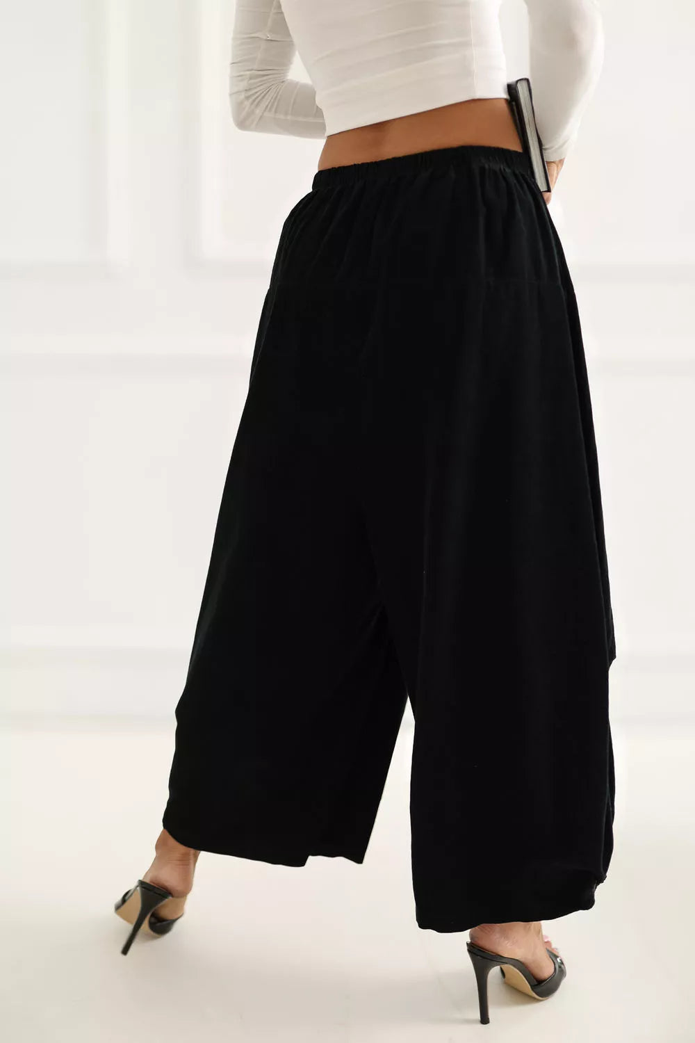 vagaus audinio kelnės, modelis 226453 Italy Moda