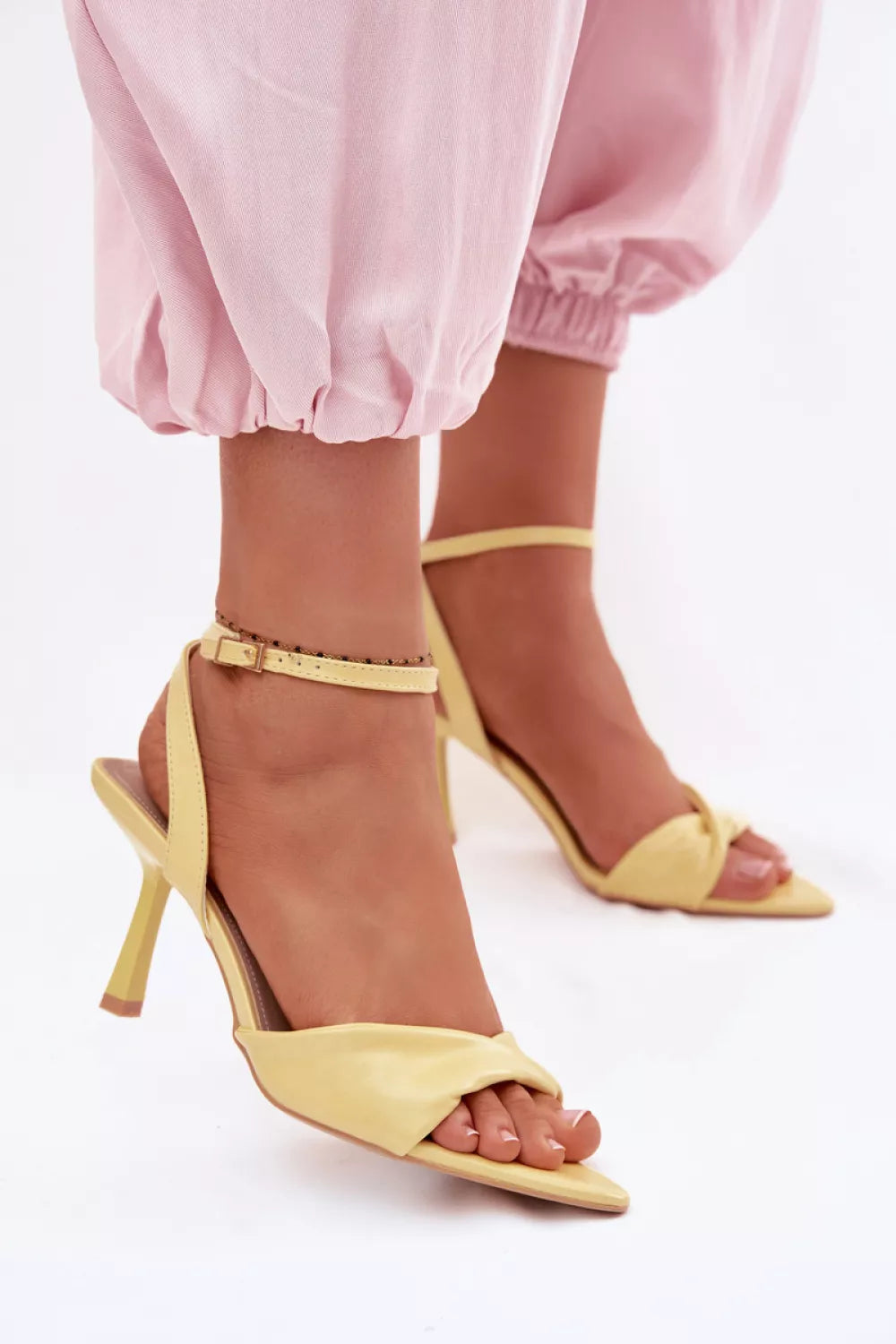 Basutės su kulnu, modelis 226516 Step in style