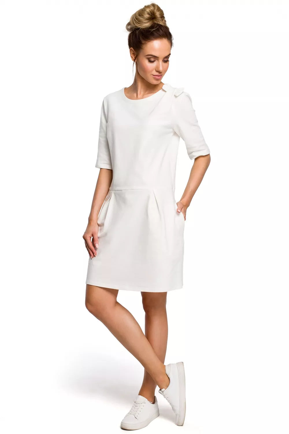 Dieninė suknelė, modelis 127557 Moe - Drabužių didmeninė prekyba internetu, Moterų mada, Avalynė, Apatinis trikotažas - Matterhorn