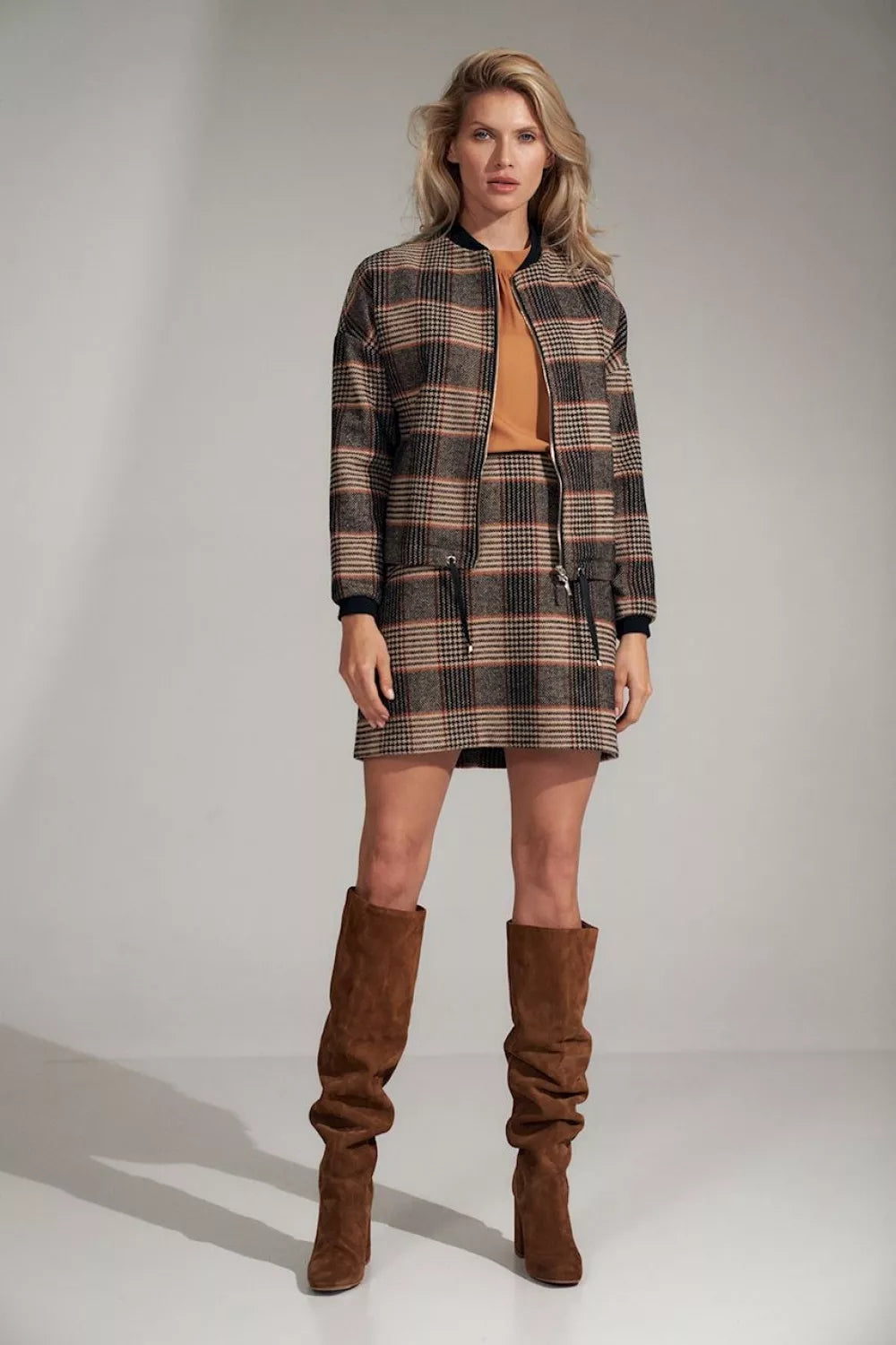 Trumpas sijonas, modelis 150904, Figl