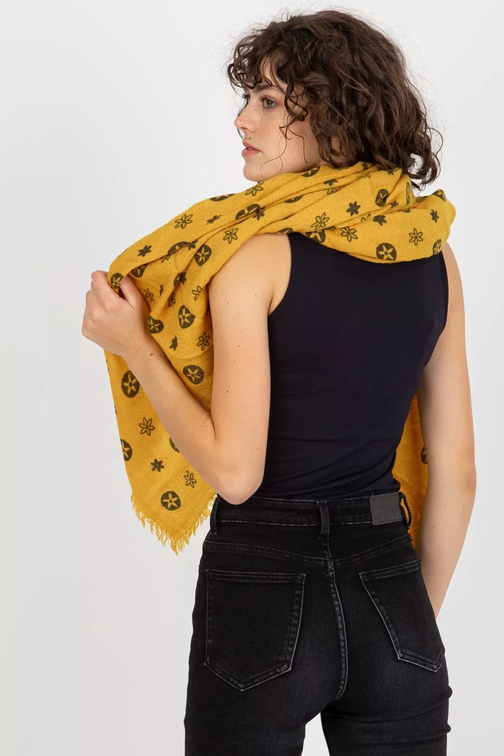 Kaklo skarelė, modelis 174872 AT