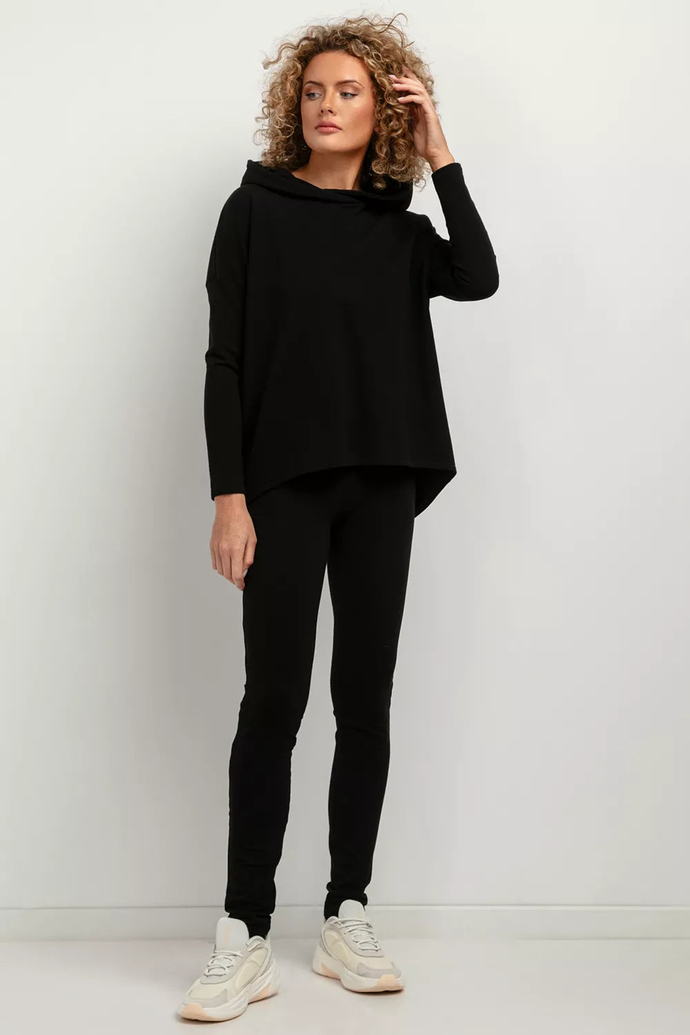 Ilgos tamprės, modelis 183207 Tessita