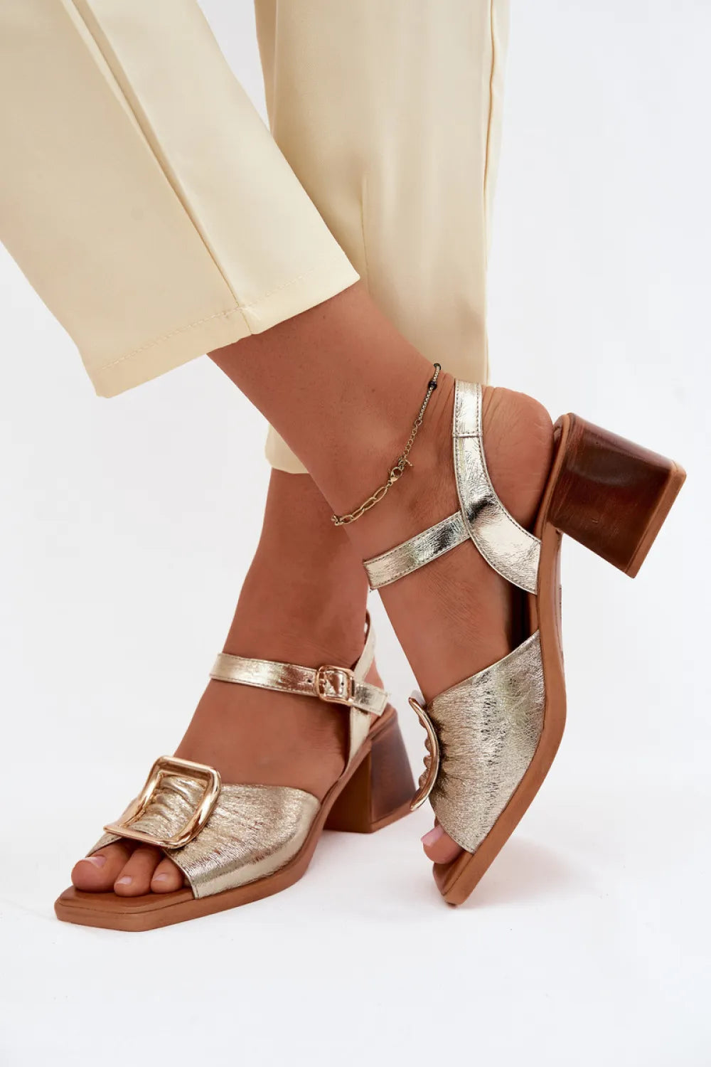 Basutės aukštu kulnu, modelis 227902 Step in style