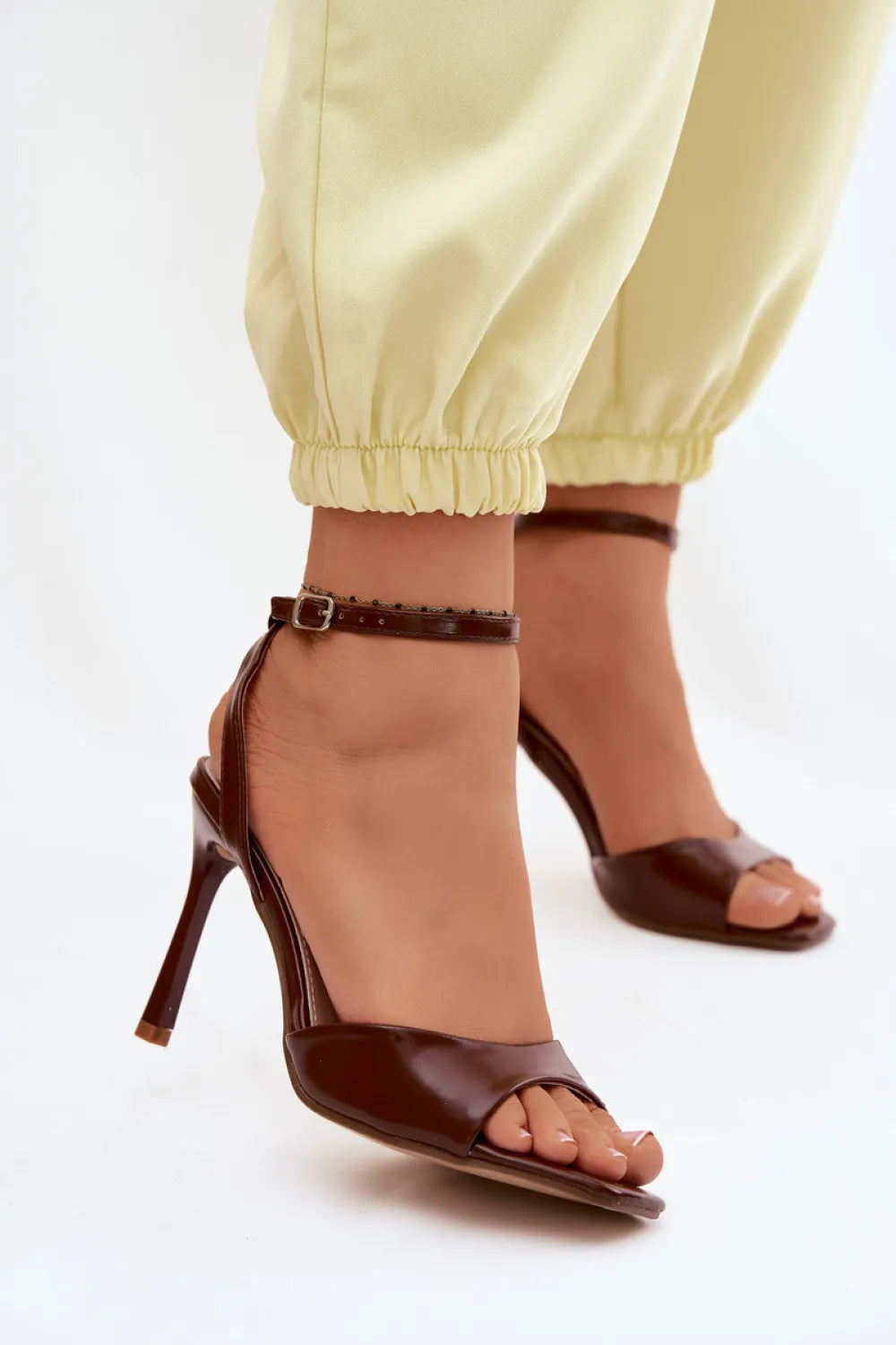 Basutės su kulnu, modelis 227434 Step in style