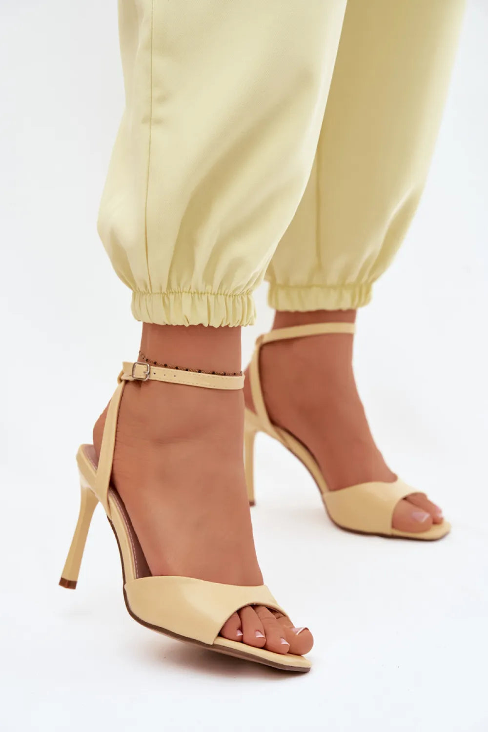 Basutės su kulnu, modelis 227435 Step in style