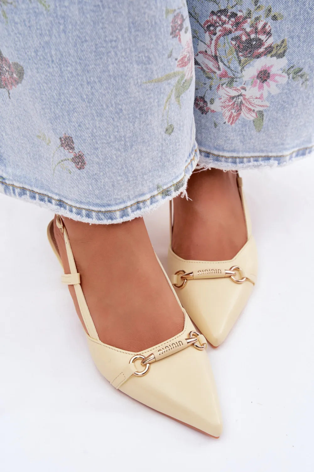 Basutės su kulnu, modelis 227447 Step in style