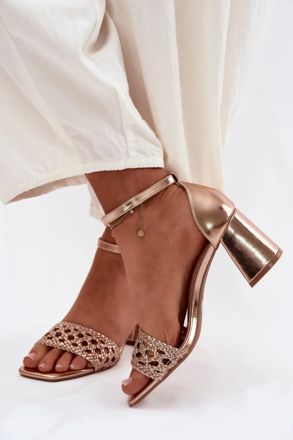 Basutės su kulnu modelis 227454 Step in style