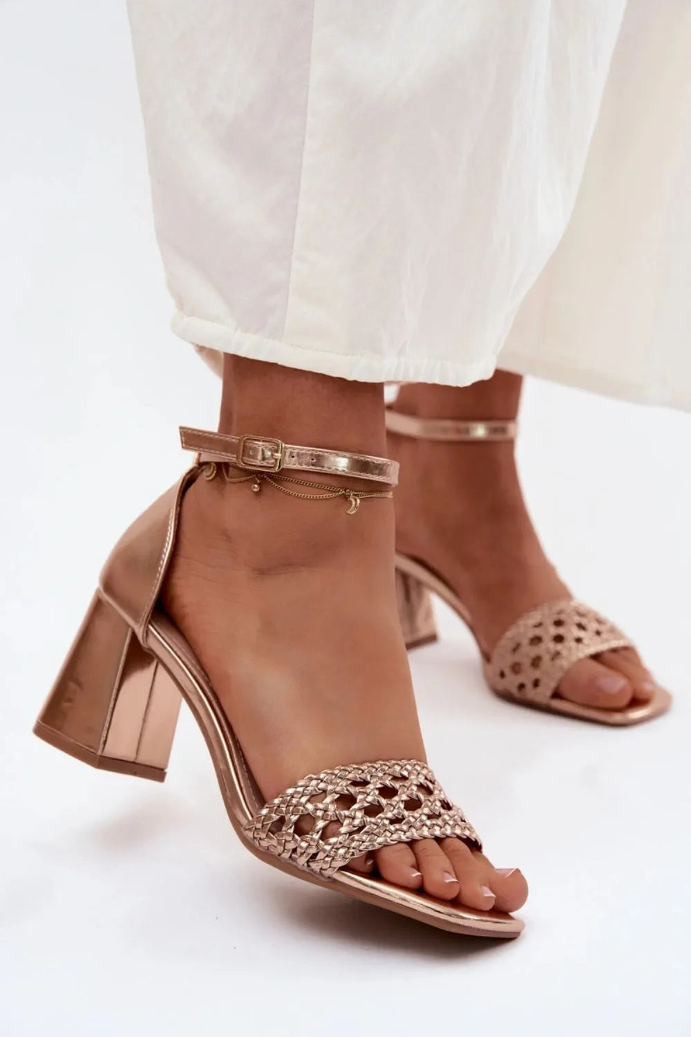 Basutės su kulnu modelis 227454 Step in style