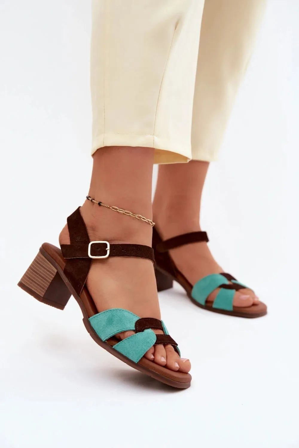 Basutės su kulnu, modelis 227911 Step in style
