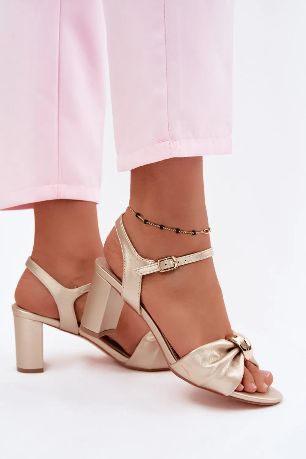Basutės su kulnu, modelis 227921 Step in style