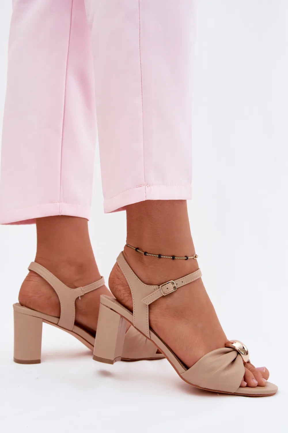 Basutės su kulnu modelis 227922 Step in style